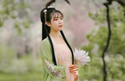 关于村官的英语作文