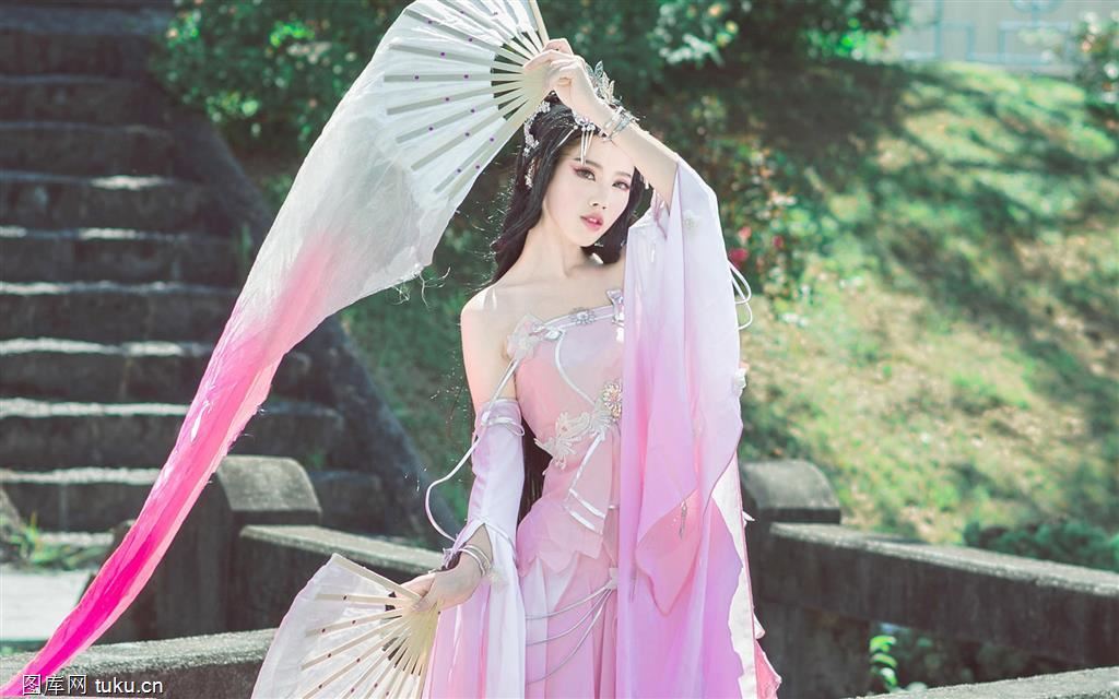 高三写美丽的秋天日记600字：美丽的秋天