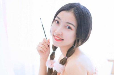 中吕·朝天子·携美姬湖上_诗词鉴赏