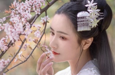 看图写话：小兔兄弟种萝卜