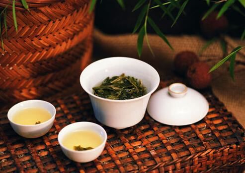 帮奶奶摘菜