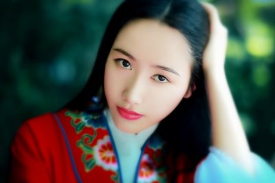 介绍四个季节的英语作文带翻译
