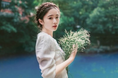 介绍一年四季的英语作文双语