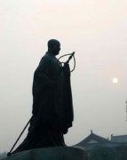 两只老鼠偷东西