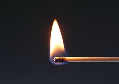 一场激烈的篮球比赛