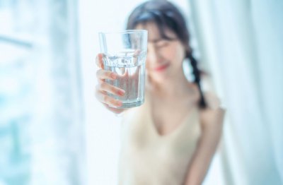 我应该要感谢谁呢？ To Whom Should I Pay My Thankfulness?