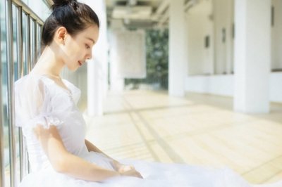 五折团花剪纸图案步骤介绍